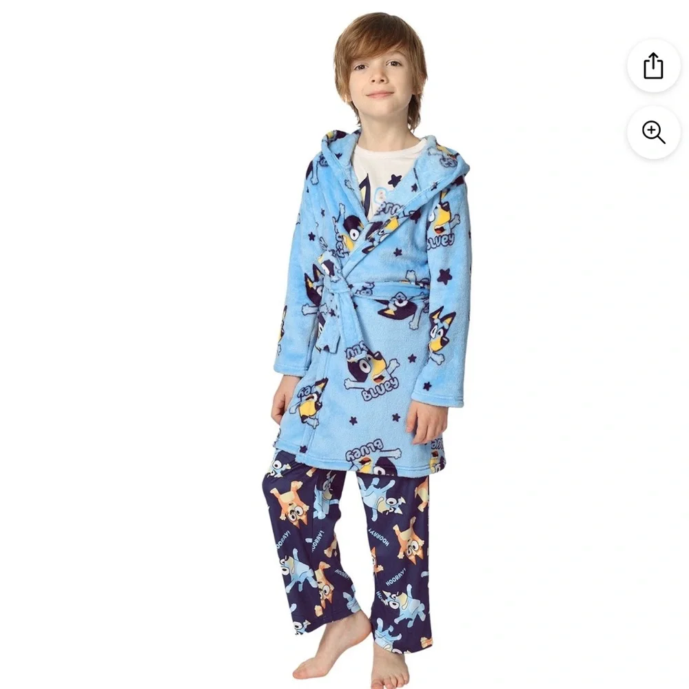New! Member’s Mark Boys 3-Piece Bluey Hooded Robe and Pajama Set - size 6